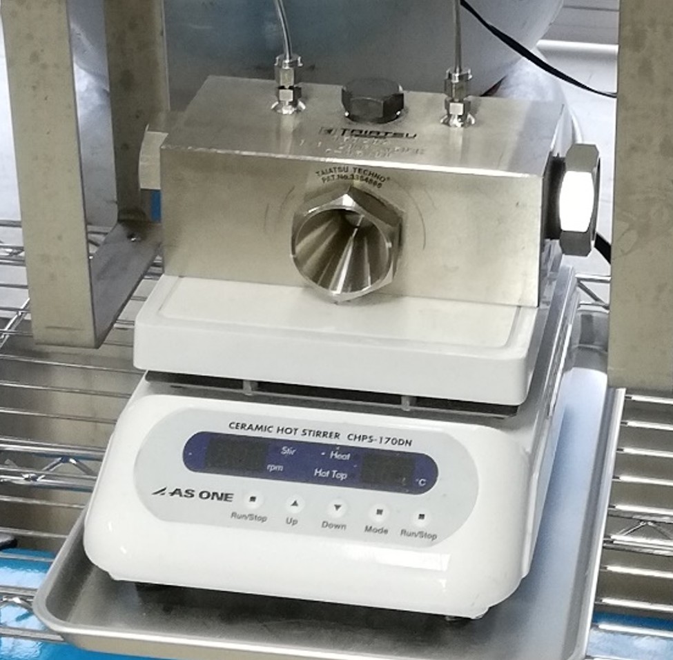 サファイア窓付高圧容器