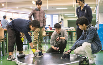写真:ロボット相撲