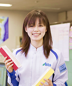 写真:生命環境科学科 2011年卒業 内平 麻実さん