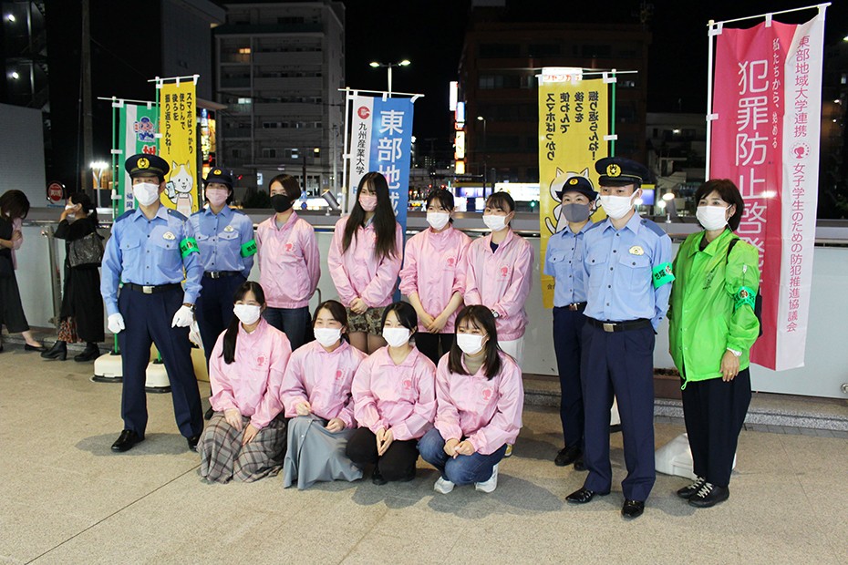 福岡県警 東部地域大学連携 女子学生のための防犯推進協議会 jr香椎駅にて性犯罪抑止キャンペーンを実施しました トピックス 新着情報 福岡工業大学